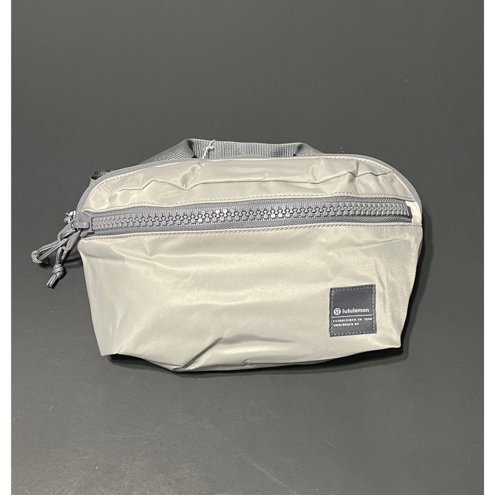 NWT Lululemon All Day Essentials Belt Bag 2.5L (#b2) bin+ - Picture 7 of 12